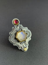 Load image into Gallery viewer, Moonstone and tourmaline ring set in 22k gold