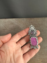 Load image into Gallery viewer, Cobalto Calcite and Ruby Medallion