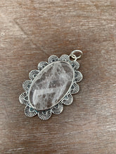 Load image into Gallery viewer, Quartz pendant