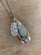 Load image into Gallery viewer, Green kyanite with bird charm set