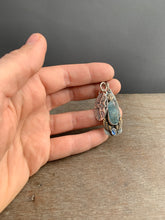 Load image into Gallery viewer, Green kyanite with bird charm set