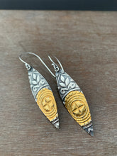 Load image into Gallery viewer, Keum Boo Floral Pattern Earrings