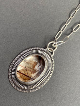 Load image into Gallery viewer, Included quartz