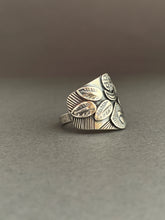 Load image into Gallery viewer, Medium Size 7.5 moon and feathers shield ring