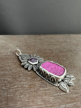 Load image into Gallery viewer, Cobalto Calcite and Ruby Medallion