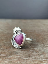 Load image into Gallery viewer, Pink sapphire with moon accent size 7.5