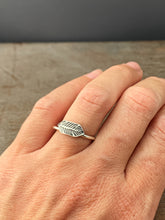 Load image into Gallery viewer, Feather ring size 8