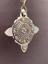 Load image into Gallery viewer, Dendritic agate and hessonite garnet medallion