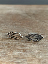 Load image into Gallery viewer, Feather stud earrings