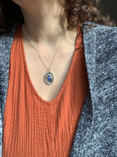 Load image into Gallery viewer, Tanzanite and gold pendant