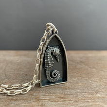 Load image into Gallery viewer, Beach gatherer