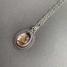 Load image into Gallery viewer, Included quartz