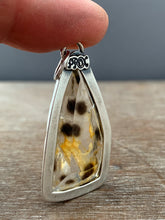 Load image into Gallery viewer, Quartz charm