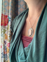 Load image into Gallery viewer, rose quartz pendant