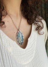 Load image into Gallery viewer, Feather ridge plume agate doublet pendant