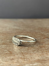 Load image into Gallery viewer, Feather ring size 8
