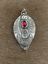 Load image into Gallery viewer, Owl pendant - rhodolite garnet and labradorite