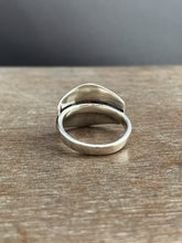 Load image into Gallery viewer, Medium size 8 swirl symbol shield ring