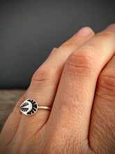 Load image into Gallery viewer, Feather ring