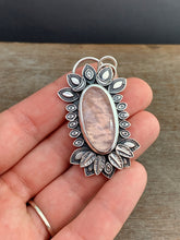 Load image into Gallery viewer, Rose quartz pendant