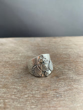 Load image into Gallery viewer, Large size 10 winged sacred symbol shield ring
