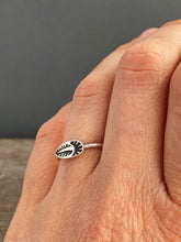 Load image into Gallery viewer, Feather ring