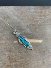 Load image into Gallery viewer, Apatite medallion