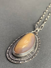 Load image into Gallery viewer, Coyamito agate pendant