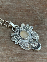 Load image into Gallery viewer, Moonstone elaborate pendant