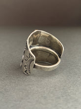 Load image into Gallery viewer, Large size 8 moon and leaves shield ring