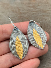 Load image into Gallery viewer, Keum Boo Triangle Pattern Earrings