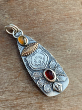 Load image into Gallery viewer, Mossy agate and garnet bear pendant