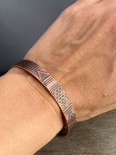 Load image into Gallery viewer, Wide patterned copper bangle