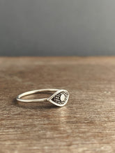 Load image into Gallery viewer, Unique Eye stacking ring
