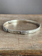 Load image into Gallery viewer, Sterling silver fish bangle