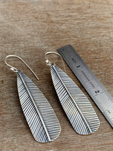 Load image into Gallery viewer, Medium/large Stamped silver feather earrings