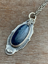 Load image into Gallery viewer, Blue kyanite pendent