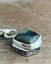 Load image into Gallery viewer, Labradorite double sided pendant