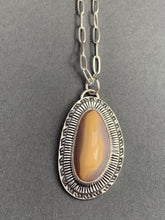 Load image into Gallery viewer, Coyamito agate pendant