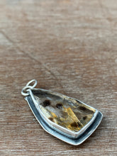 Load image into Gallery viewer, Quartz charm