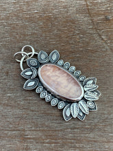 Load image into Gallery viewer, Rose quartz pendant