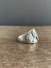 Load image into Gallery viewer, Winged eye ring size 8.5