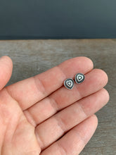 Load image into Gallery viewer, Concentric hearts stud earrings