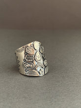 Load image into Gallery viewer, Large size 8 moon and leaves shield ring