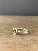 Load image into Gallery viewer, Star ring size 7