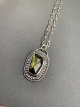 Load image into Gallery viewer, Labradorite pendant