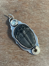 Load image into Gallery viewer, Fossil and moonstone pendant