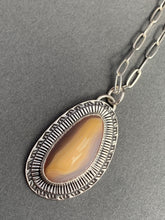 Load image into Gallery viewer, Coyamito agate pendant