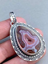 Load image into Gallery viewer, Tee pee canyon agate medallion