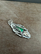 Load image into Gallery viewer, Peanut wood and chrysoprase antler medallion